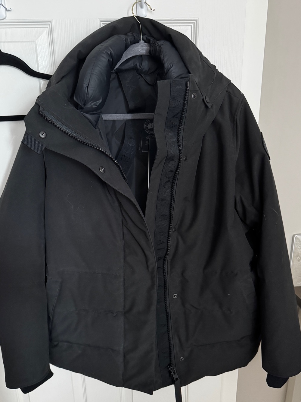 Canada Goose black label, women’s Black Quilted  Jacket with Hood brand new XL